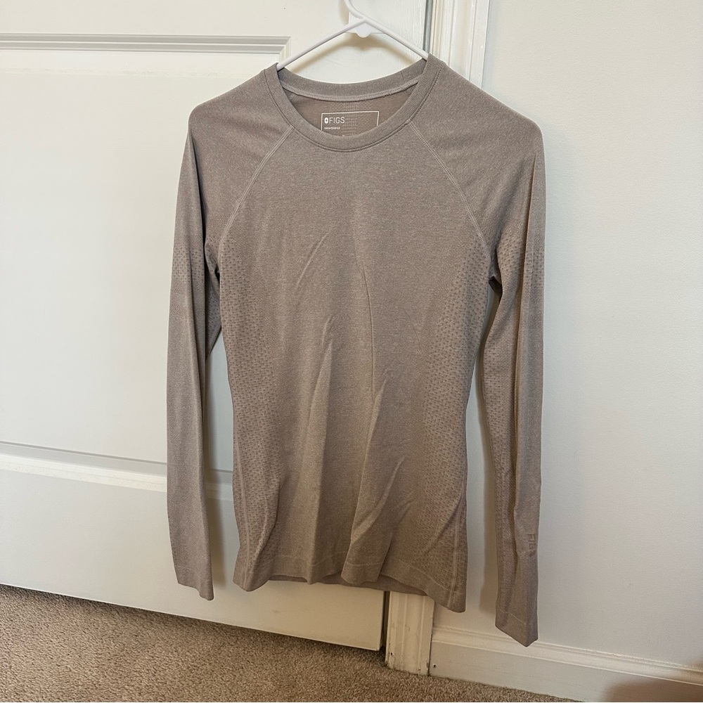 Figs Long Sleeve Salta Underscrub Tee in Taupe